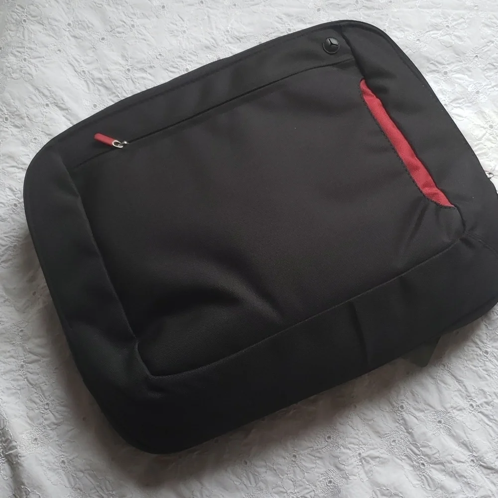 Belkin messenger laptop black and red bag